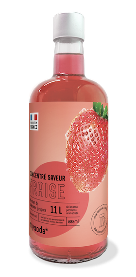 Une bouteille de concentré saveur fraise