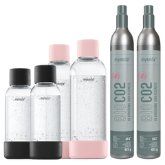 The Mysoda accessory pack: a bundle with 2 0,5 water bottles black, 2 1L water bottles pink, and 2 bio-CO2 cylinders