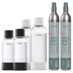 The Mysoda accessory pack: a bundle with 2 0,5 water bottles black, 2 1L water bottles white, and 2 bio-CO2 cylinders