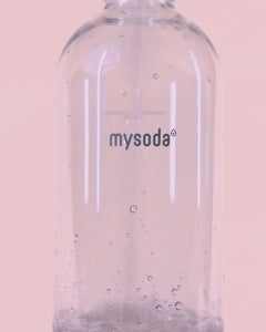 Using a pink Mysoda Woody sparkling water maker